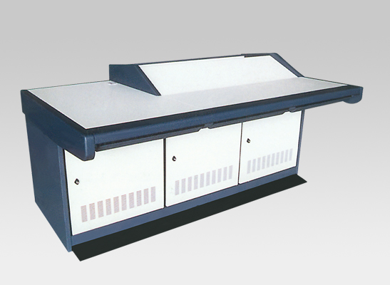 監(jiān)控操作臺(tái)