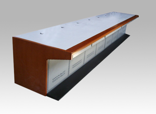 監(jiān)控操作臺(tái)